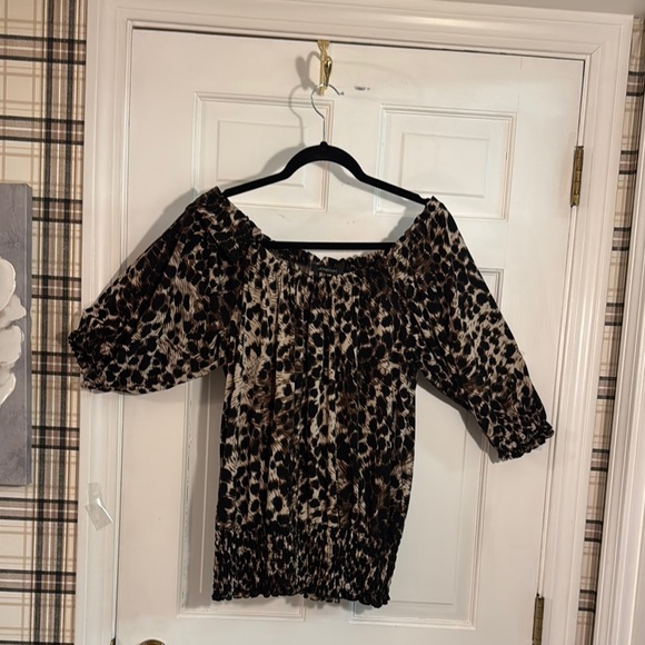 Leopard Print Off-Shoulder Women's Top - Picture 5 of 5